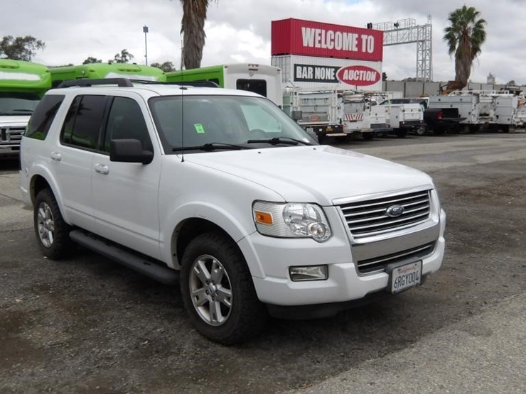 2010-ford-explorer-image-2