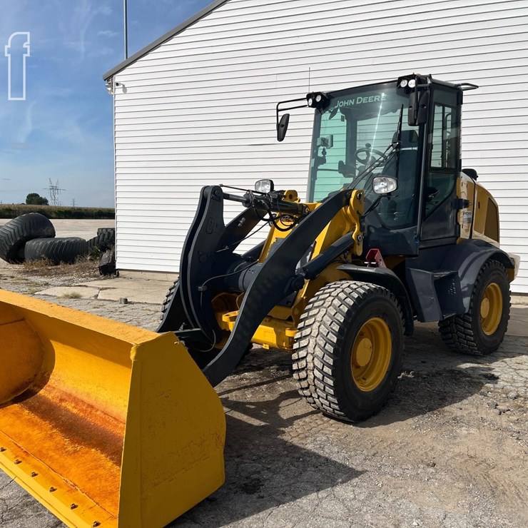 2021 DEERE 324L