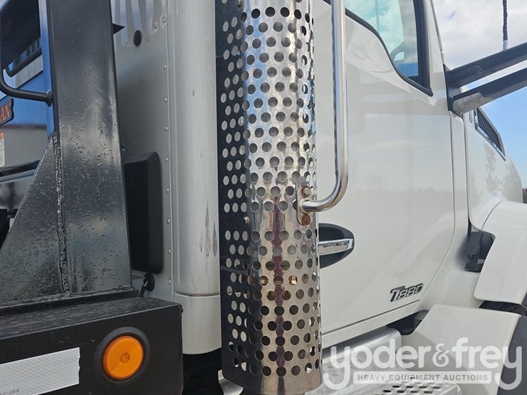 2017-kenworth-t880-image-42