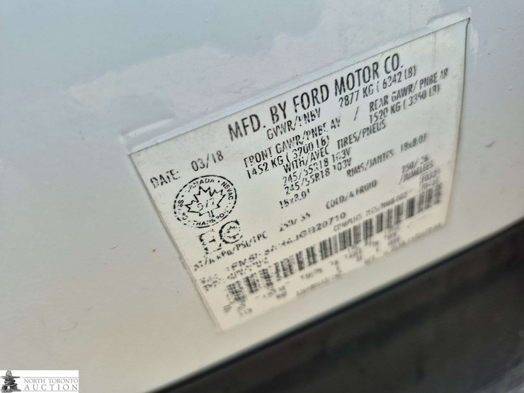 2018-ford-explorer-image-16