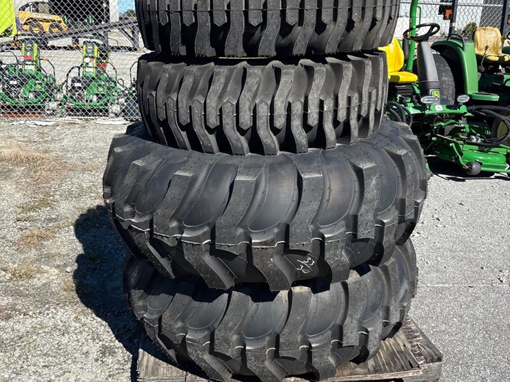 #1071-•-john-deere-r3-tires-with-rims-image-4