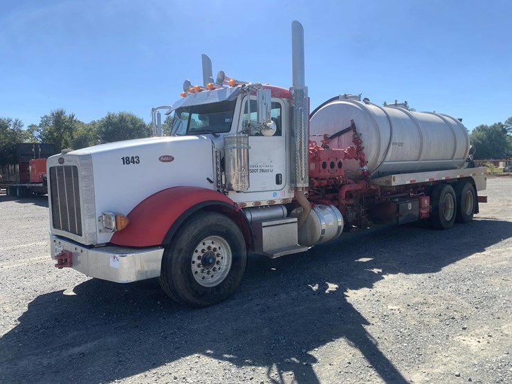 2009-peterbilt-367-image-3