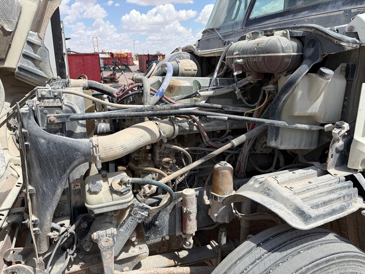 2007-freightliner-columbia-120-image-16