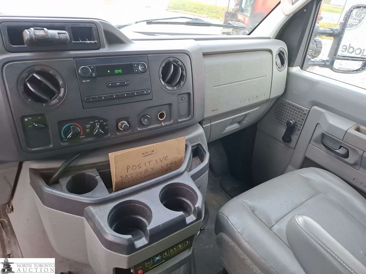 2011-ford-cargo-image-12