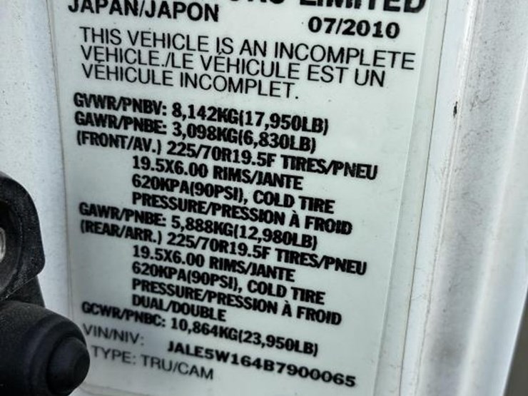 2011-isuzu-nqr-image-13