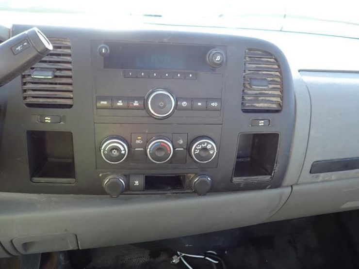 2011-chevrolet-silverado-1500-image-15