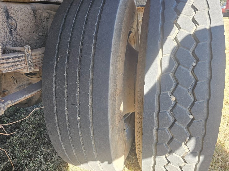 2005-international-durastar-4300-image-36