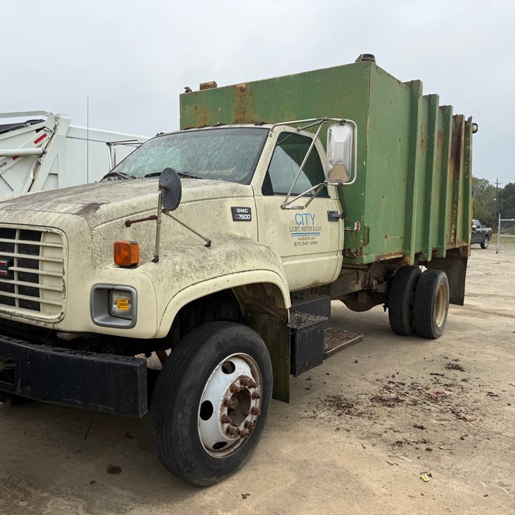 #10597 • *INOP 1998 GMC C7500 Daycab S/A Grabage Truck 1GDL7H1P7WJ519418 INV#10597