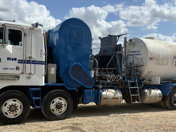 2001-peterbilt-362-image-2