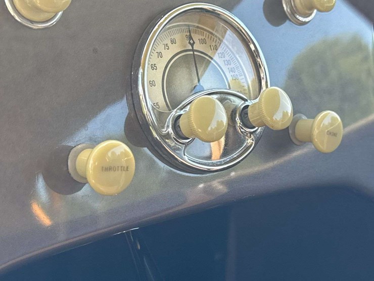 1935-ford-deluxe-phaeton-image-86