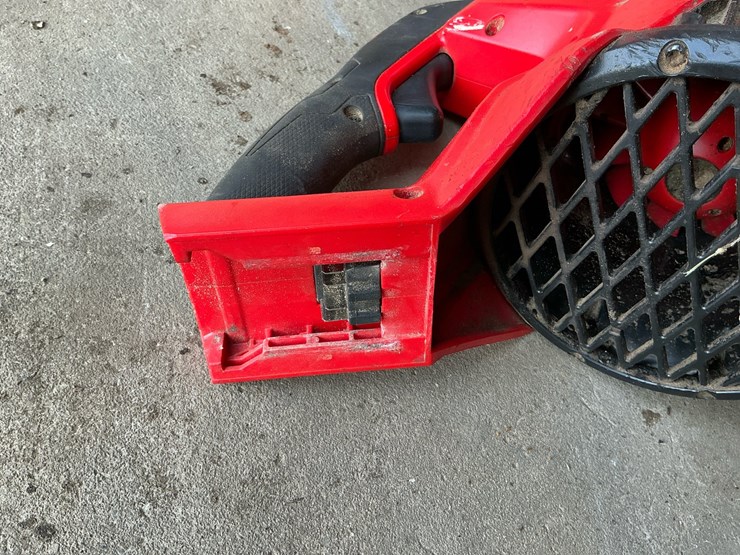 #110-•-milwaukee-m18-fuel-16"-cordless-chainsaw-&-handheld-blower-lot-image-18