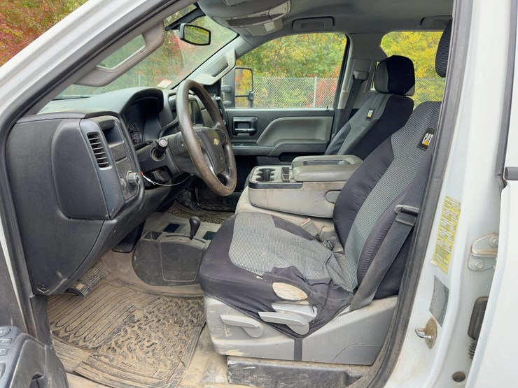 2017-chevrolet-silverado-3500hd-image-23