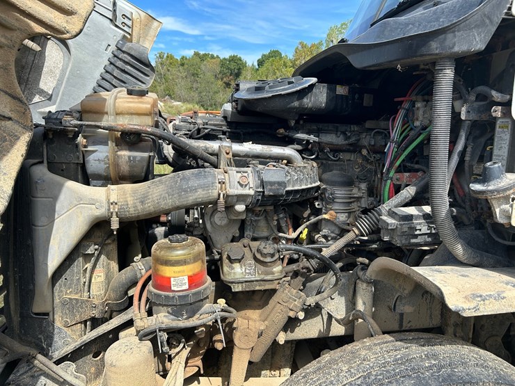 2016-freightliner-cascadia-125-image-51