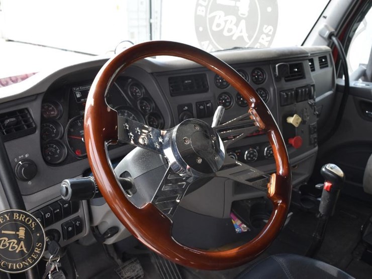 2014-peterbilt-579-image-40