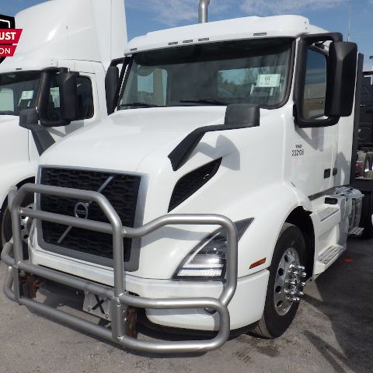 2024 VOLVO VNR300