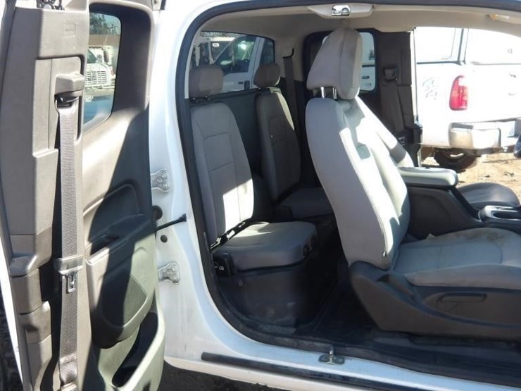 2016-gmc-canyon-image-13