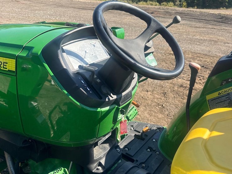 2022-john-deere-3043d-image-23