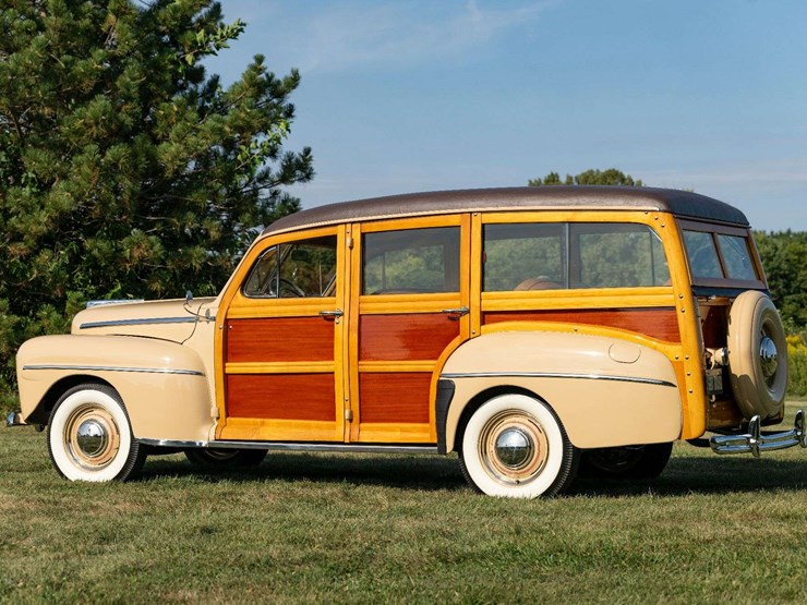 1947-ford-super-deluxe-woody-wagon-image-3