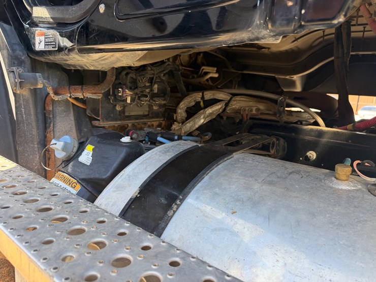 2016-freightliner-114sd-image-32