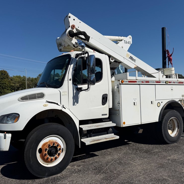 2004 FREIGHTLINER M2 106
