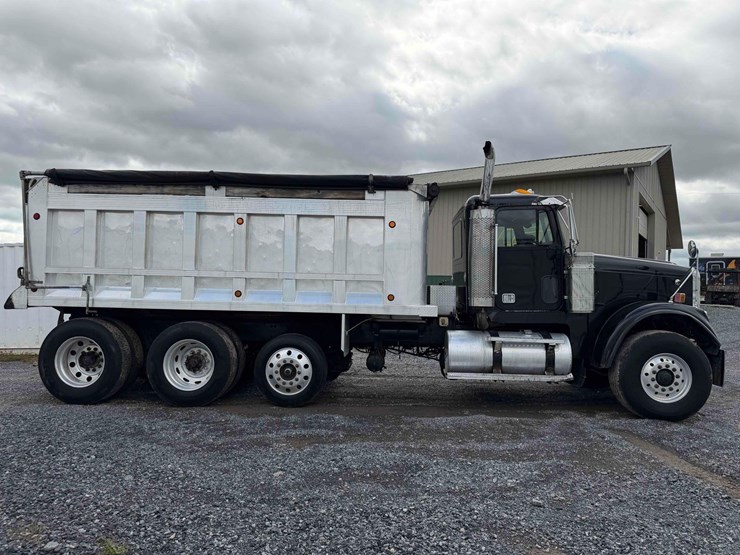 2006-freightliner-tri-axle-dump-image-11