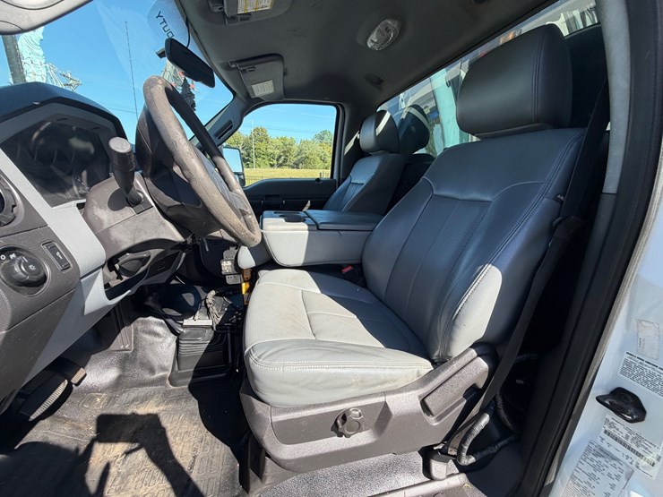 2014-ford-f550-image-19