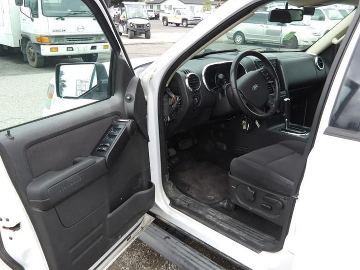 2010-ford-explorer-image-15
