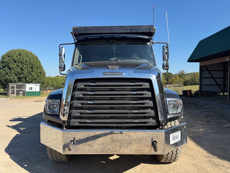 2016-freightliner-114sd-image-2