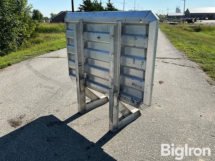 koneta-diamond-brite-aluminum-truck-headache-rack-image-5