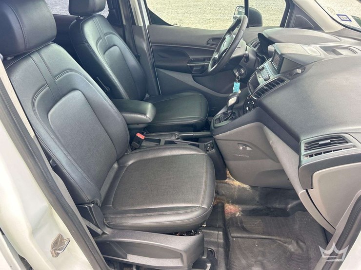2020-ford-transit-connect-image-25