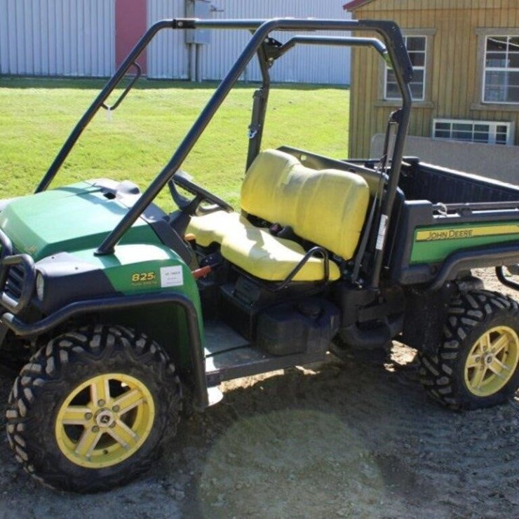 JOHN DEERE GATOR