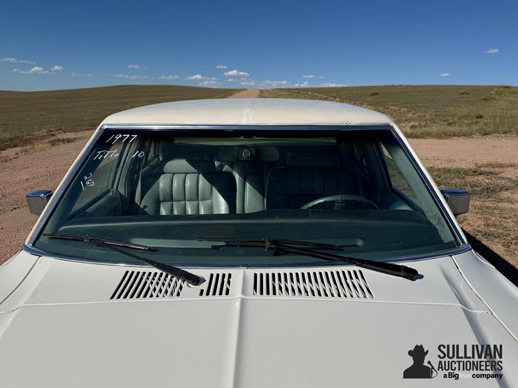 1977-lincoln-versailles-4-door-luxury-sedan-image-12