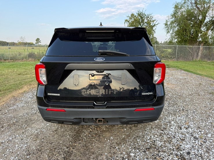 2020-ford-explorer-image-19