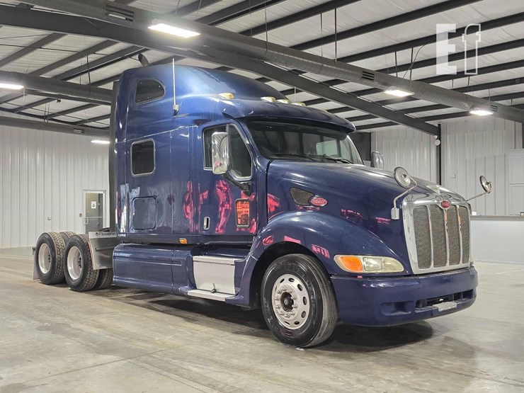 2009-peterbilt-387-image-2