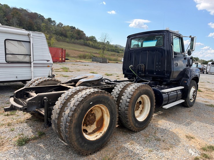 1996-ford-l9000-image-4