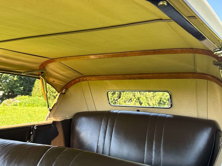 1935-ford-deluxe-phaeton-image-65