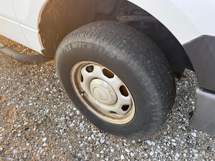 2014-ford-f150-xl-image-11