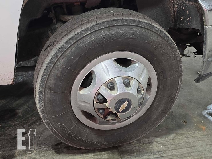 2013-chevrolet-silverado-3500hd-image-22