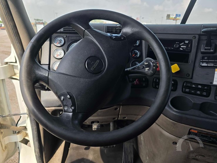 2018-freightliner-cascadia-125-image-14