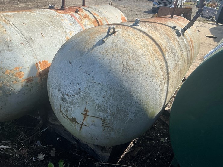 #174-•-horizontal-cylindrical-storage-tank-image-4
