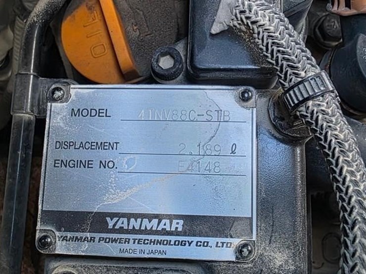 2023-takeuchi-tb240-image-56