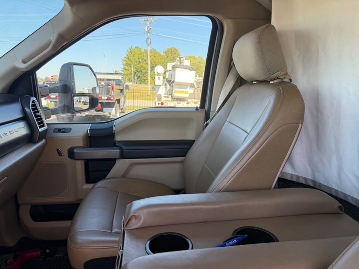 2018-ford-f550-image-21