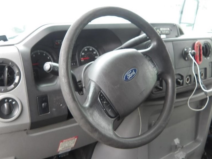 2017-ford-e450-image-18