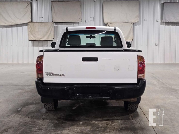 2013-toyota-tacoma-image-8