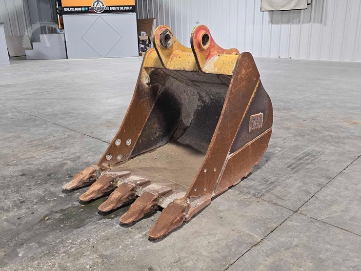 2021-caterpillar-42-inch-severe-duty-bucket-image-1