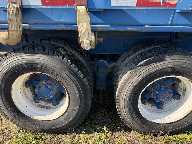 1990-peterbilt-357-image-10