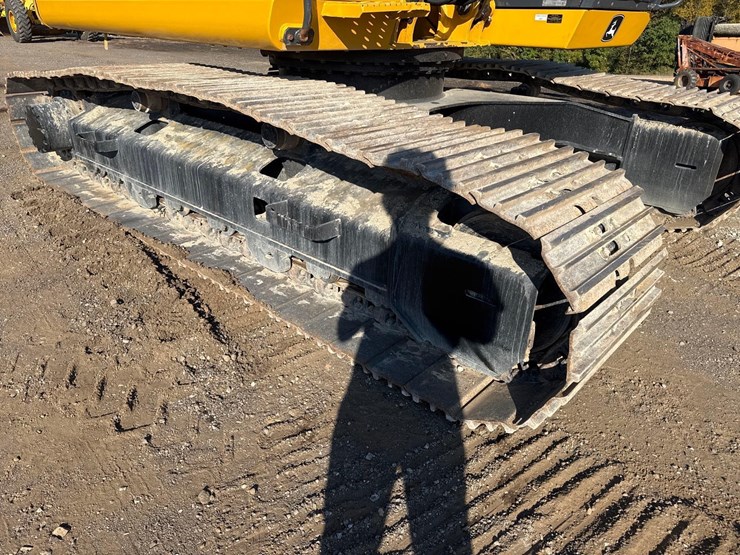 2022-deere-210g-lc-image-19