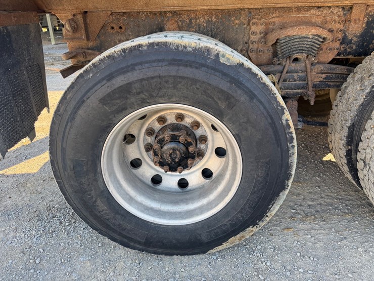 2016-freightliner-114sd-image-28