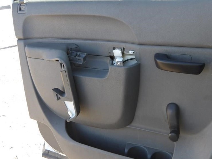 2013-chevrolet-silverado-2500-image-26