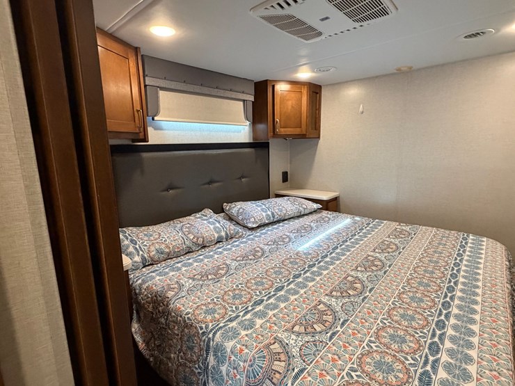 2018-ford-f550-image-56
